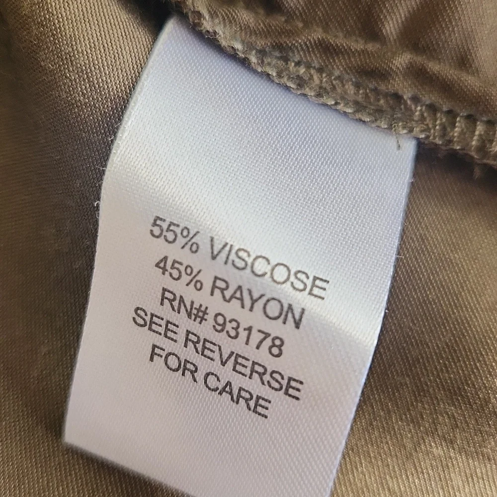 Chelsea & Theodore Olive Green Silky Boho Top. Size M